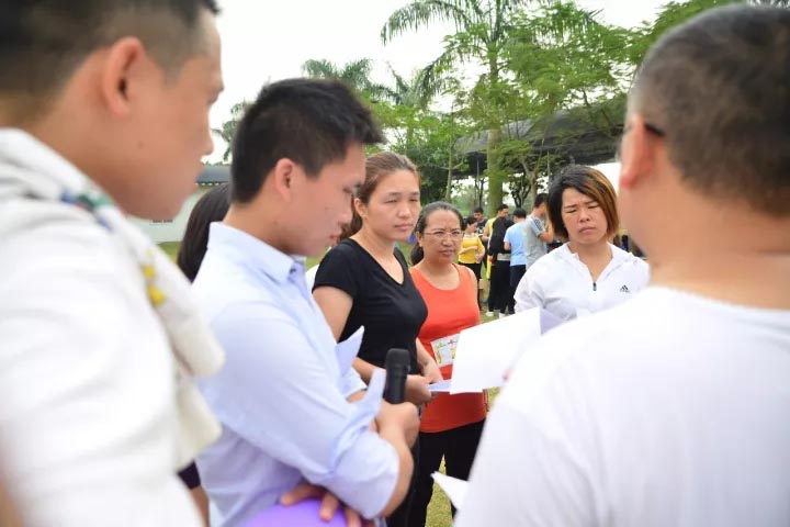 口哨發(fā)令、旗幟落下，比賽的完美呈現，離不開裁判員的辛苦付出，低調是他們的代名詞