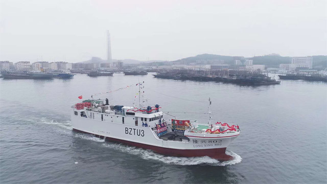我國自主建造的首批兩艘大洋性玻璃鋼超低溫金槍魚延繩釣船隆興801和隆興802順利啟航，對于我國的玻璃鋼漁船產(chǎn)業(yè)化進(jìn)程具有里程碑式的重要而深遠(yuǎn)的意義。廣東博皓提供玻璃鋼船艇選材解決方案。