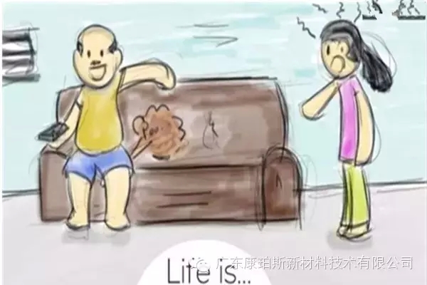人生就是。。。 妻子已經(jīng)發(fā)火，你卻肆無忌憚地放屁“排毒氣”