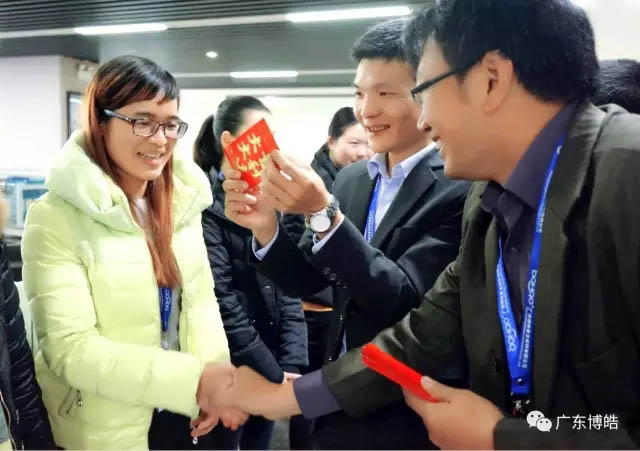 收到禮物的女神們心情就像被全世界寵愛著一般！