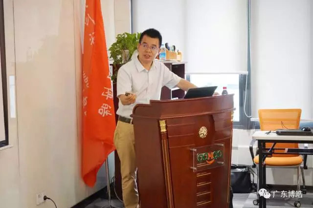 金陵力聯(lián)思有限公司工程師徐秀華講解《樹脂、膠衣產(chǎn)品知識及應(yīng)用》